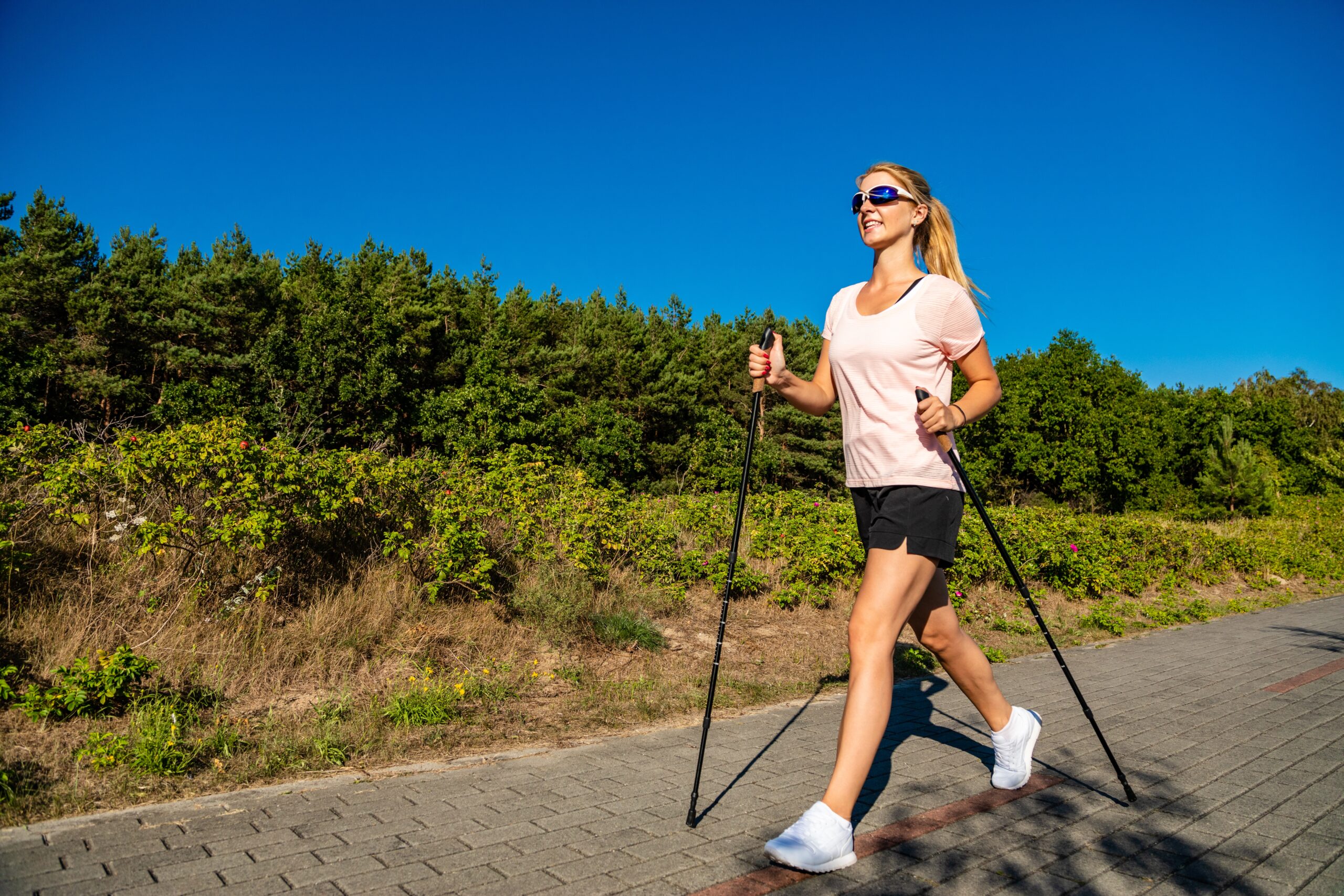 Bizarre Walking Trend Burns 67% More Fat